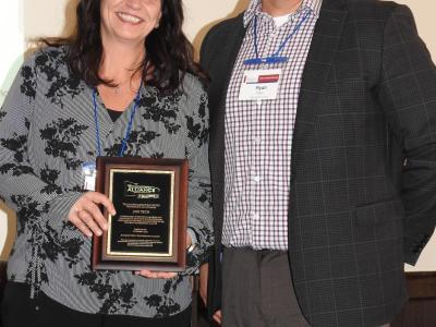 Jodi Teich receives the Koniarski Award from Ryan Thilges